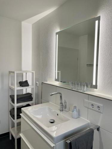 Ένα μπάνιο στο Ferienwohnung Schmied von Almertsham