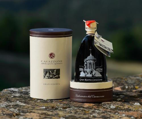 a bottle of jamagine sitting on a rock at Agriturismo Cavazzone in Regnano