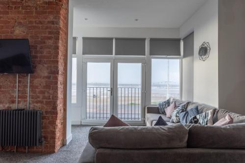 Μια τηλεόραση ή/και κέντρο ψυχαγωγίας στο RESIDENCY LUXURY SEAFRONT HOTEL