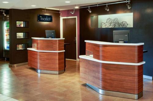 The lobby or reception area at Sonesta Select Miami Lakes