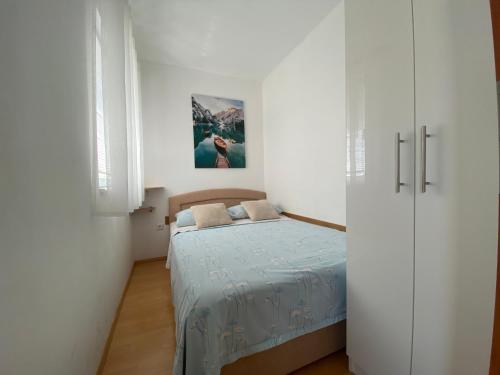 Ένα ή περισσότερα κρεβάτια σε δωμάτιο στο Apartmani Vera