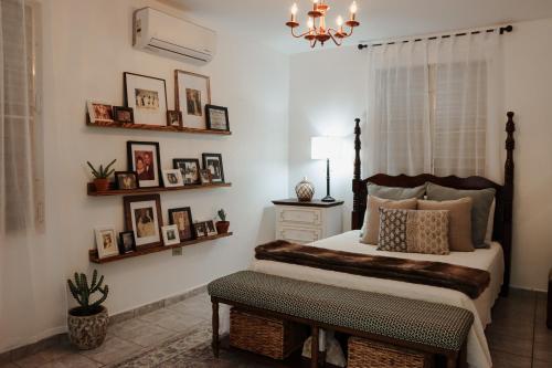 Ένα ή περισσότερα κρεβάτια σε δωμάτιο στο Hacienda Tres Casitas