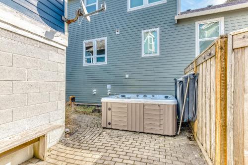 a hot tub sitting outside of a house at A Slice Above in Lincoln City