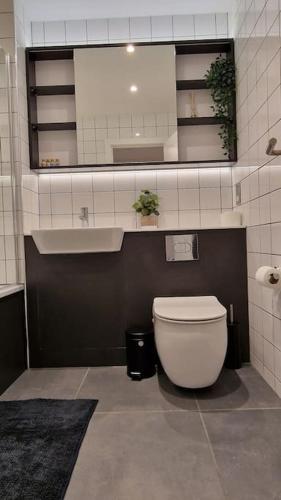 Ένα μπάνιο στο Modern Stylish Apartment in Birmingham