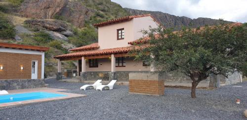 a villa with a swimming pool and a house at Las Piedritas Cafayate in Cafayate