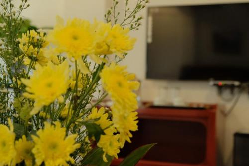 a bouquet of yellow flowers in a vase at Villa Italia Hotel in Sorsogon