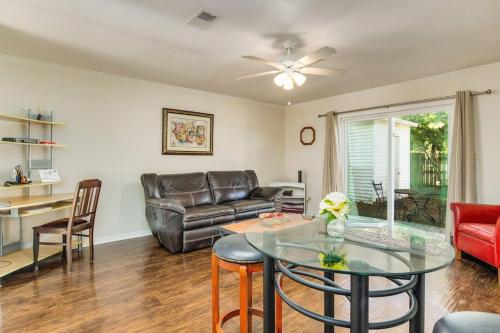 Area soggiorno di Emerald Coast Vacation Station