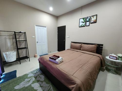 Ένα ή περισσότερα κρεβάτια σε δωμάτιο στο Boxsoon nimman 7 # 4beds 4bahts