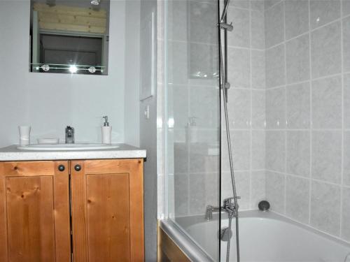 a bathroom with a shower and a tub and a sink at Appartement 2 pièces avec balcon, près des commerces et du téléphérique à Pralognan-la-Vanoise - FR-1-464-213 in Pralognan-la-Vanoise