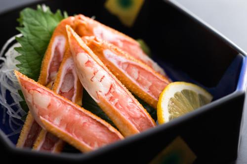 a bowl filled with blood oranges and lemon slices at Oyado Hisaya in Kami
