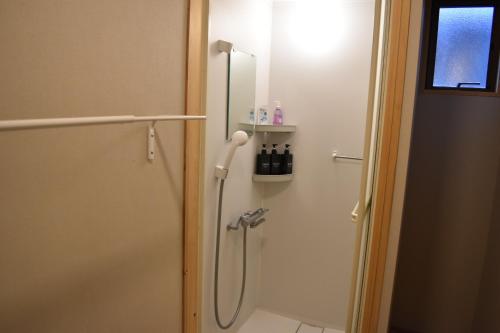 Un baño de HOSTEL perch
