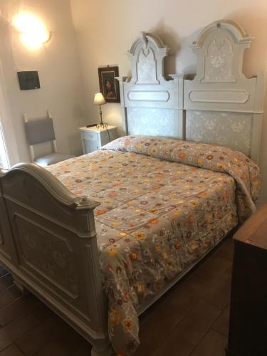 Un pat sau paturi într-o cameră la B&B La Sciguetta