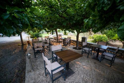 Gallery image of Manto Studios in Tiros