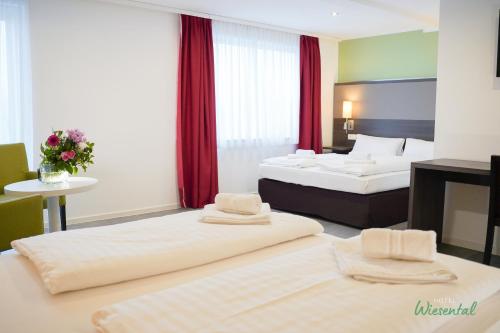 Кровать или кровати в номере Hotel Wiesental Nähe Friedrichshafen