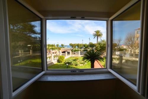 Un jardín fuera de Albergo MP Noli