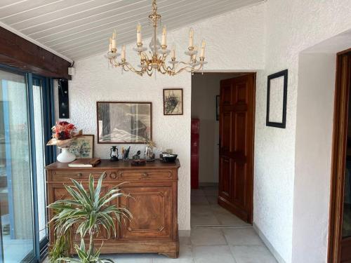 Kuchyňa alebo kuchynka v ubytovaní Jolie maison dans village médiéval. Bouchet