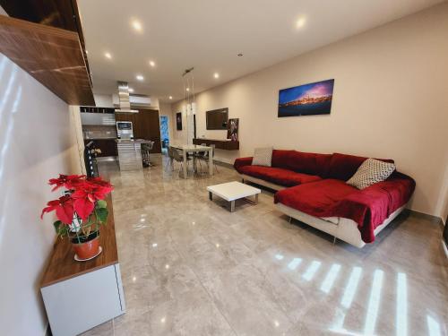 Kuchyň nebo kuchyňský kout v ubytování Ocean Blue Apt4 luxurious, modern Apt at Zonqor Pt