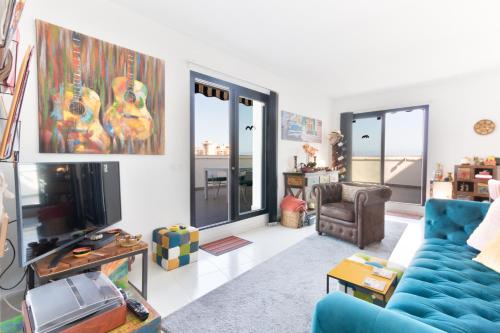 Old City Penthouse with fantastic views & parking