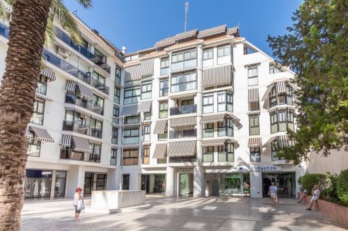 Old City Penthouse with fantastic views & parking