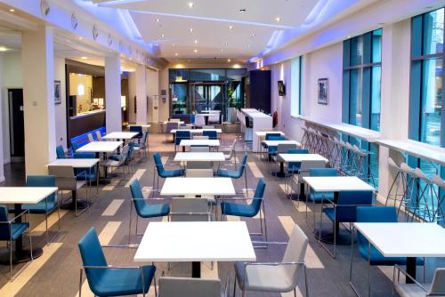 Holiday Inn Express Manchester City Centre Arena, an IHG Hotel Image