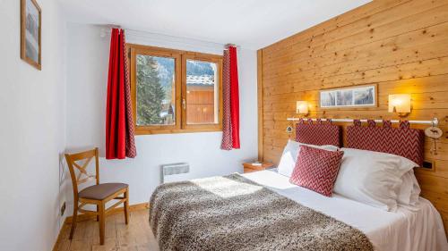 Postel nebo postele na pokoji v ubytování Madame Vacances Résidence Les Jardins de la Vanoise