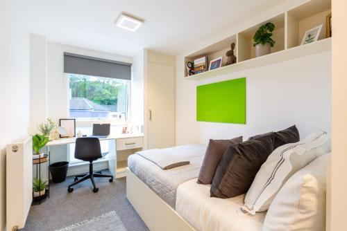 Seating area sa For Students Only Ensuite Bedrooms with Shared Kitchen at Hollingbury House in Brighton