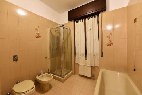 Ένα μπάνιο στο Fronte Fiera Apartment