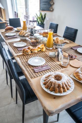 a long wooden table with food on it at Panacea la casa del miele in Santa Maria di Castellabate