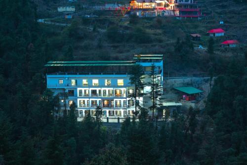 a large building in the middle of a mountain at LA Riqueza Dhanolti View # Mountain View Rooms # Parking # Lift # Near to Eco Park & Surkanda Devi Temple in Dhanaulti
