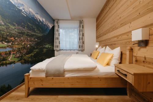 מיטה או מיטות בחדר ב-FEWO Immenstadt