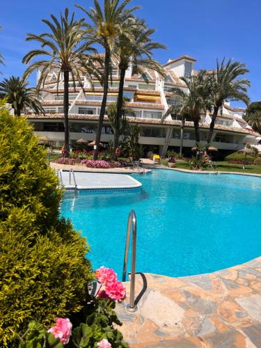 Bazén v ubytovaní Miraflores La Cala Golf Tennis alebo v jeho blízkosti