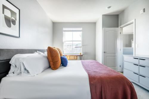 a bedroom with a white bed and a window at Santa Clara 3BR w Gym Pool WD nr highways SFO-463 in Santa Clara