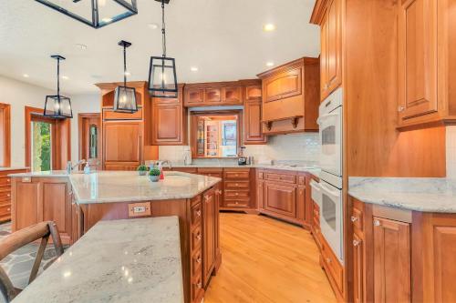 Dapur atau dapur kecil di Tuckers Cove home