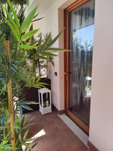a hallway with a door and some plants at Hotel Meridiana in Sirmione