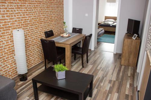 Broadway Apartments B2