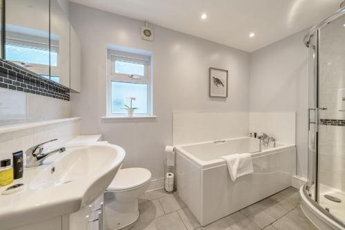 Et badeværelse på Villa Living by Lawsons