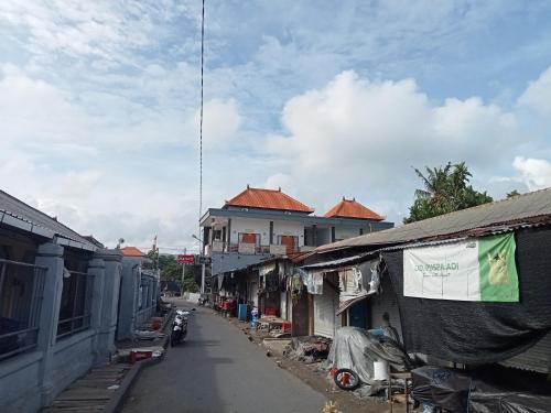 a street in a town with houses and a building at D'TRANSIT in Nusa Penida