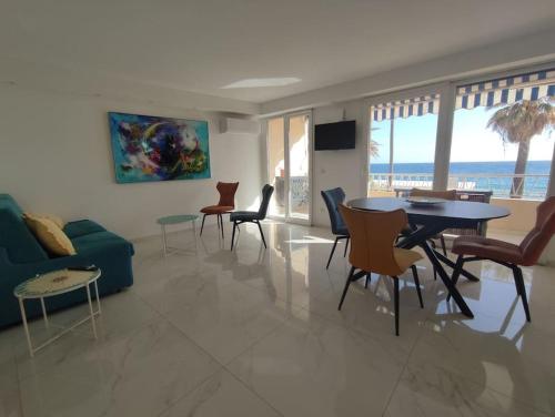 Le Madrigal by Halldis