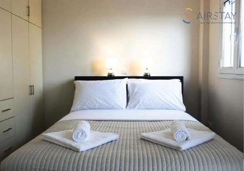 a bedroom with a bed with two towels on it at Anivia Apartments Airport by Airstay in Sp&aacute;ta