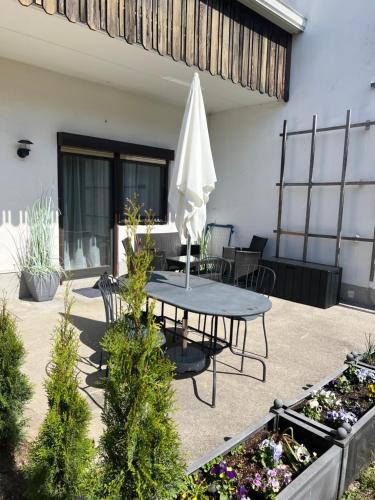 Αίθριο ή υπαίθριος χώρος στο Stylische Gartenwohnung mit Bergblick