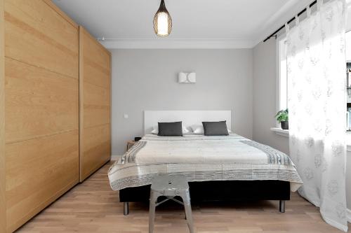 Postel nebo postele na pokoji v ubytování Modern & Cozy Downtown Apartment