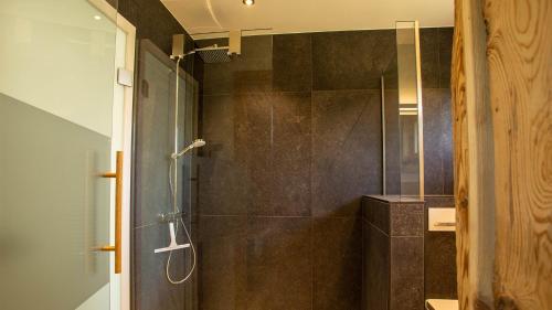 a bathroom with a shower with a glass door at Das Logierhaus in Bad Alexandersbad