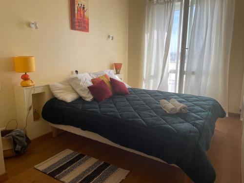 Un pat sau paturi într-o cameră la Appartement avec vue exceptionnelle sur Biarritz