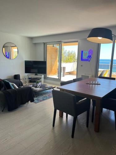 Photo de la galerie de l'établissement Superbe appartement vue imprenable sur la mer proche Monaco, à Roquebrune-Cap-Martin