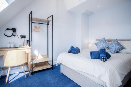 a bedroom with a bed and a desk and a mirror at Ocean Cabins No 11 At The Square - Saundersfoot in Saundersfoot