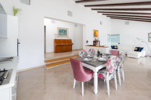 Η κουζίνα ή μικρή κουζίνα στο Villa Dea