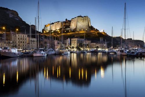 Apt de charme sur la Marina de Bonifacio