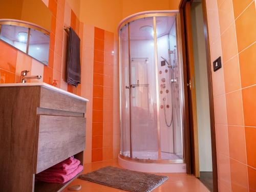 Wonderful downtown apartment-HD NETFLIX, KING-SIZE BED, two minutes' walk from metro photo 20