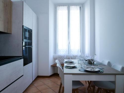 Wonderful downtown apartment-HD NETFLIX, KING-SIZE BED, two minutes' walk from metro photo 13