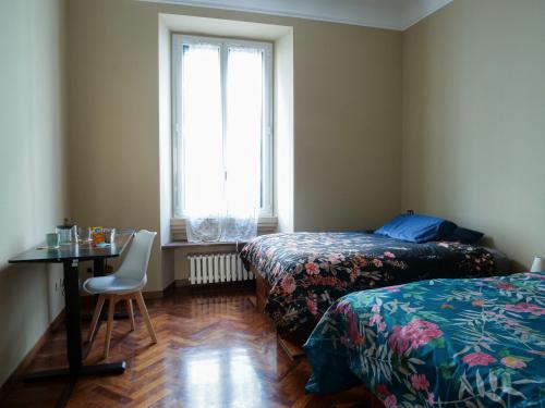 Wonderful downtown apartment-HD NETFLIX, KING-SIZE BED, two minutes' walk from metro photo 14